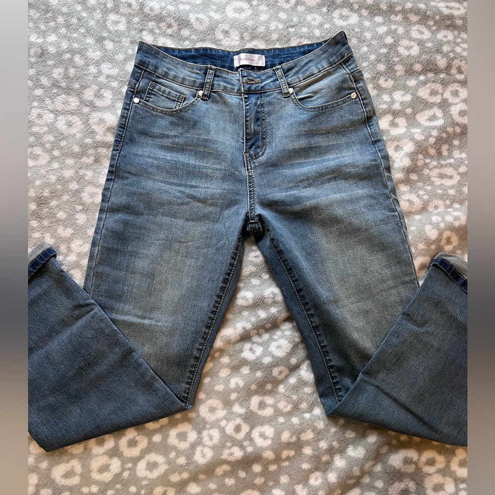 BAMBOO Women's Straight Leg Blue Jeans/Size 7